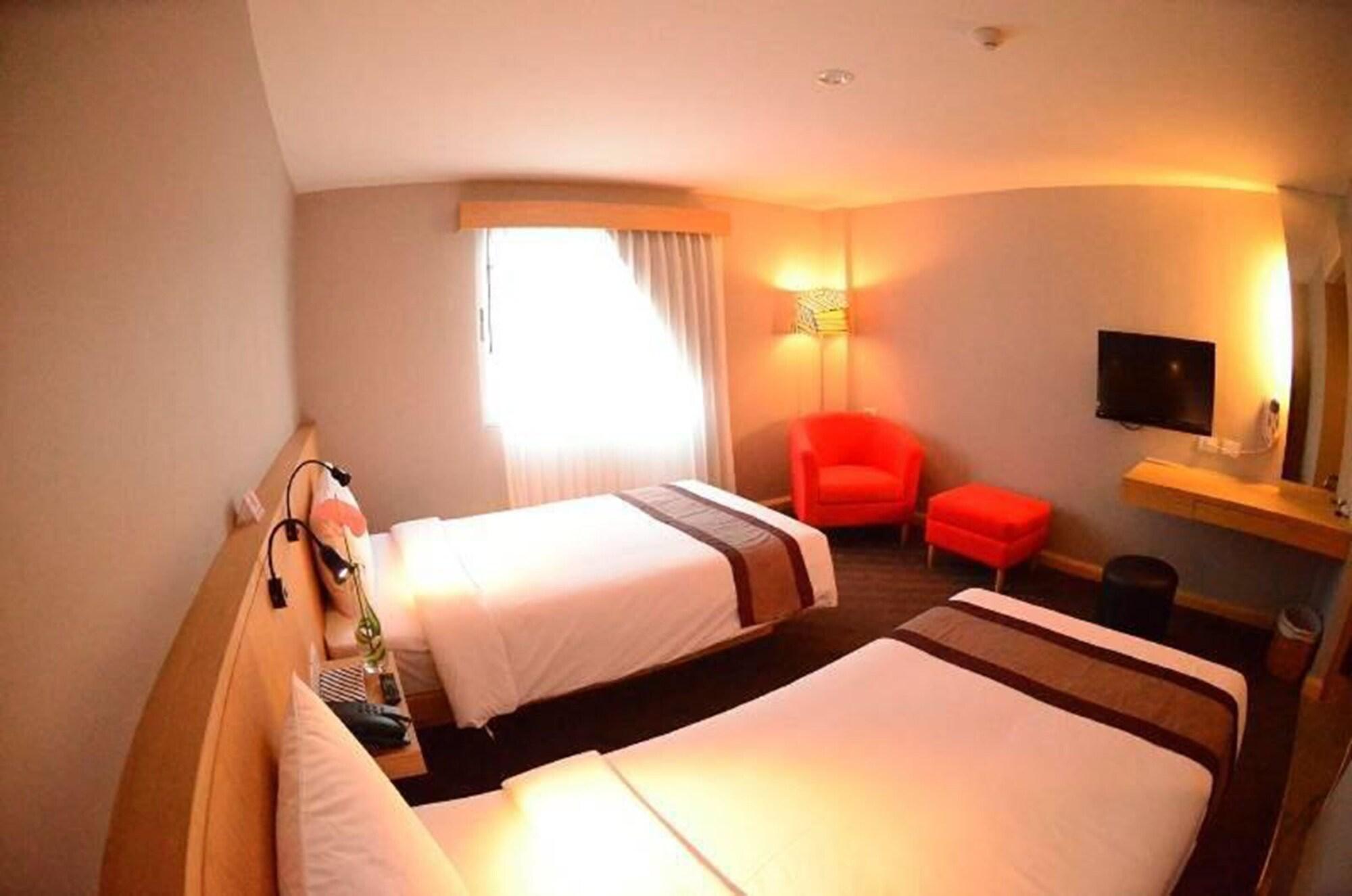 Hotel Vista Express Бангкок Экстерьер фото
