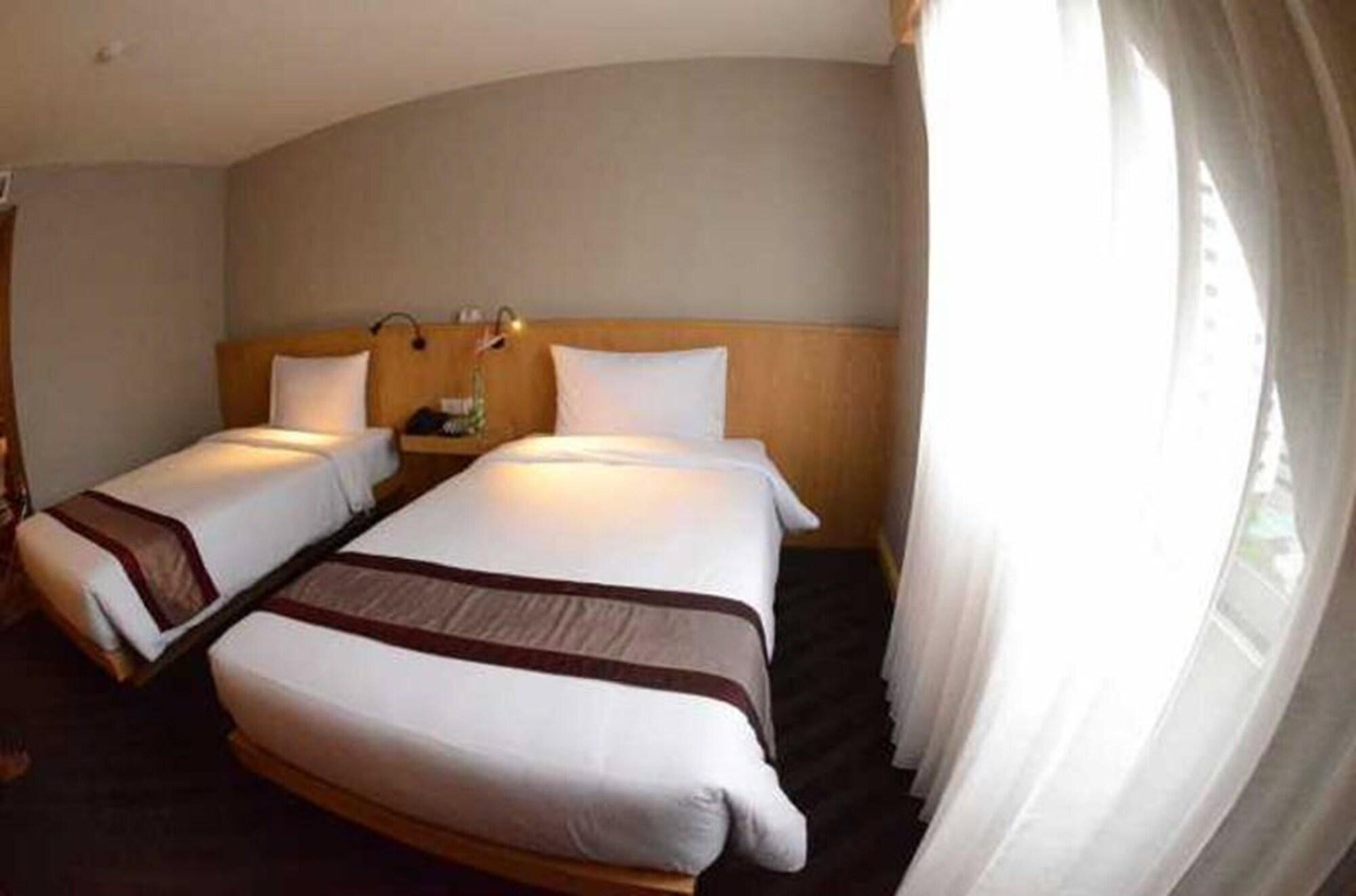 Hotel Vista Express Бангкок Экстерьер фото