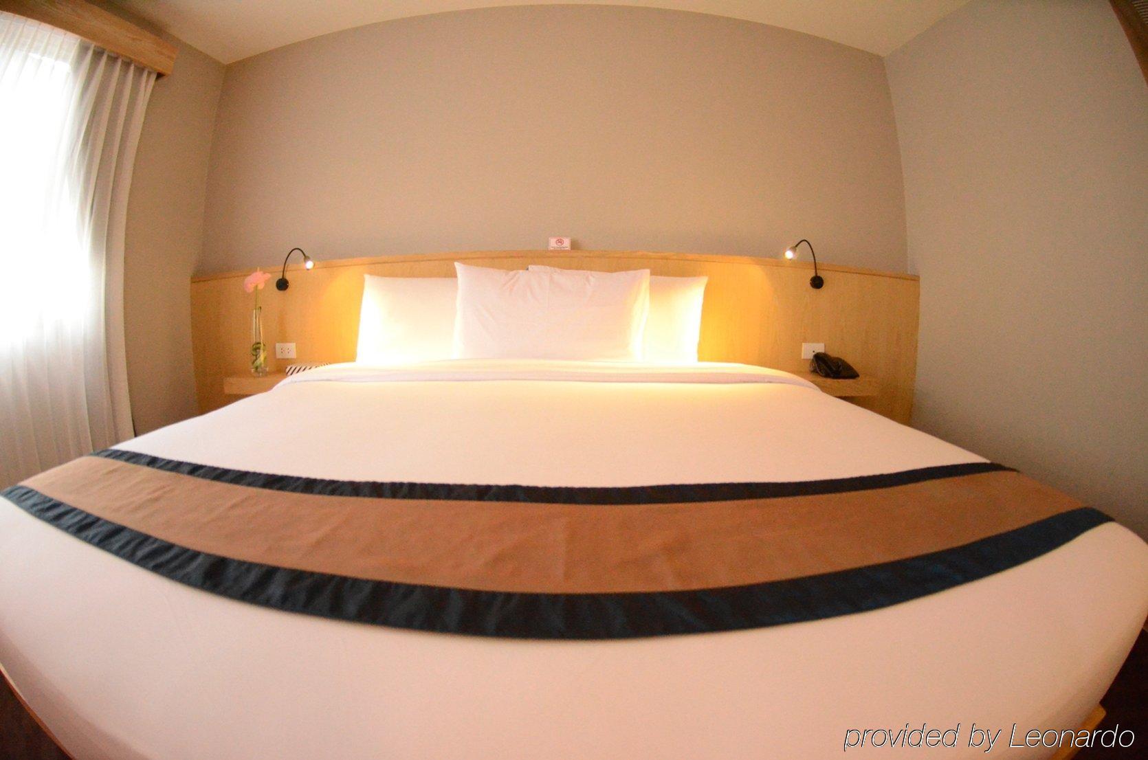 Hotel Vista Express Бангкок Экстерьер фото