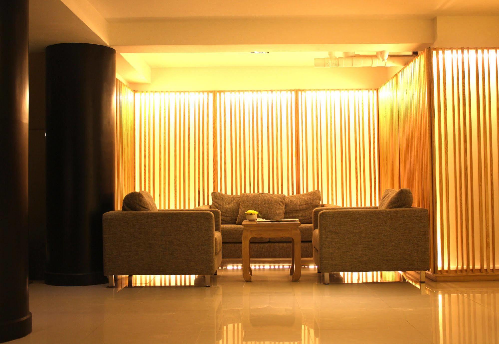 Hotel Vista Express Бангкок Экстерьер фото
