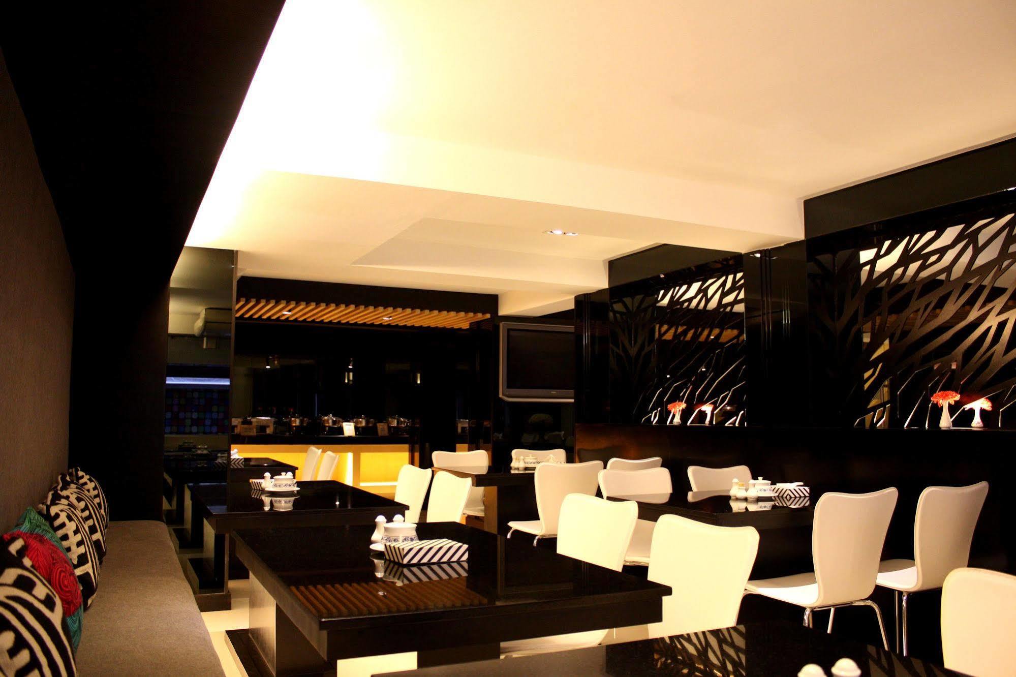 Hotel Vista Express Бангкок Экстерьер фото