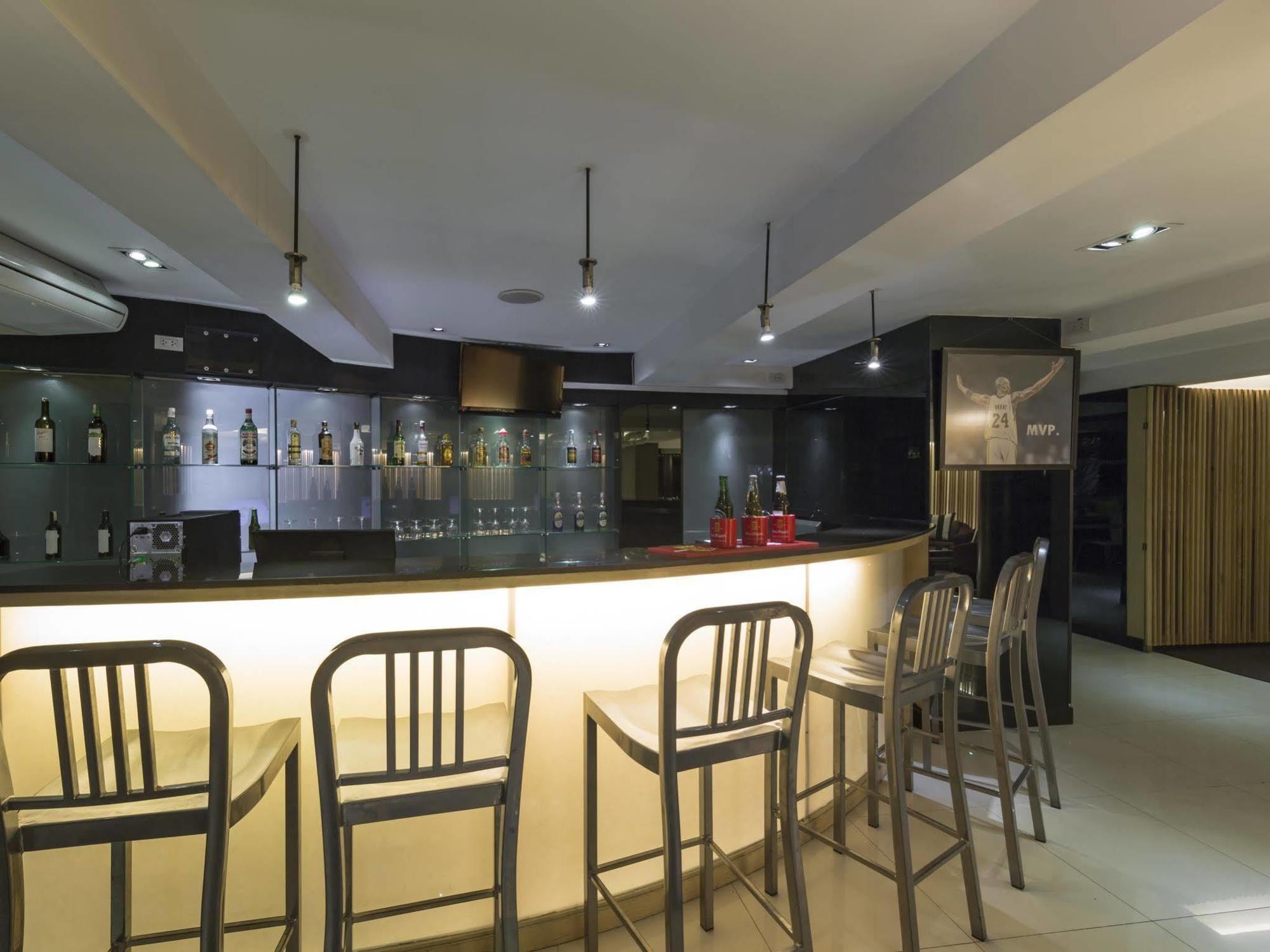 Hotel Vista Express Бангкок Экстерьер фото