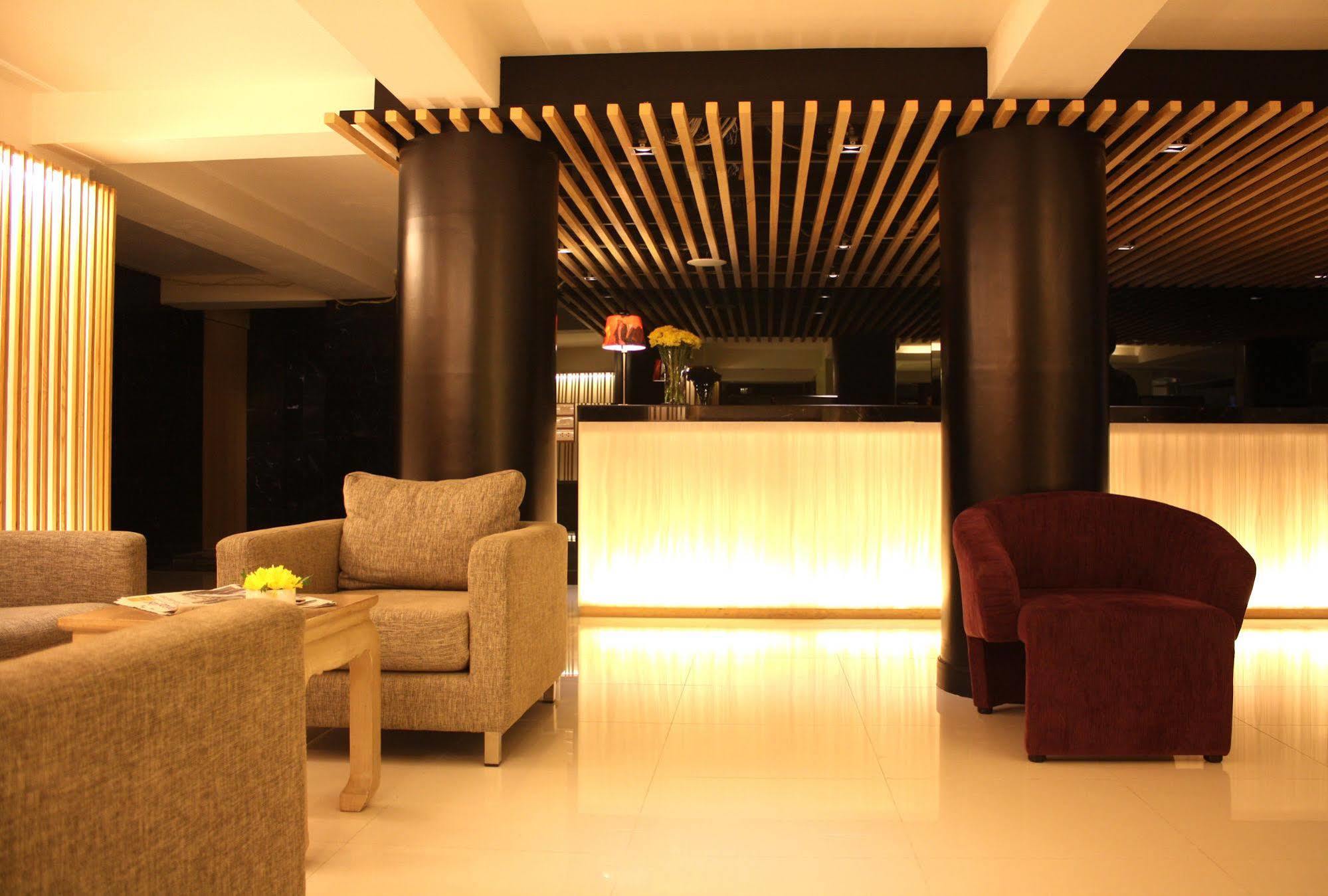 Hotel Vista Express Бангкок Экстерьер фото