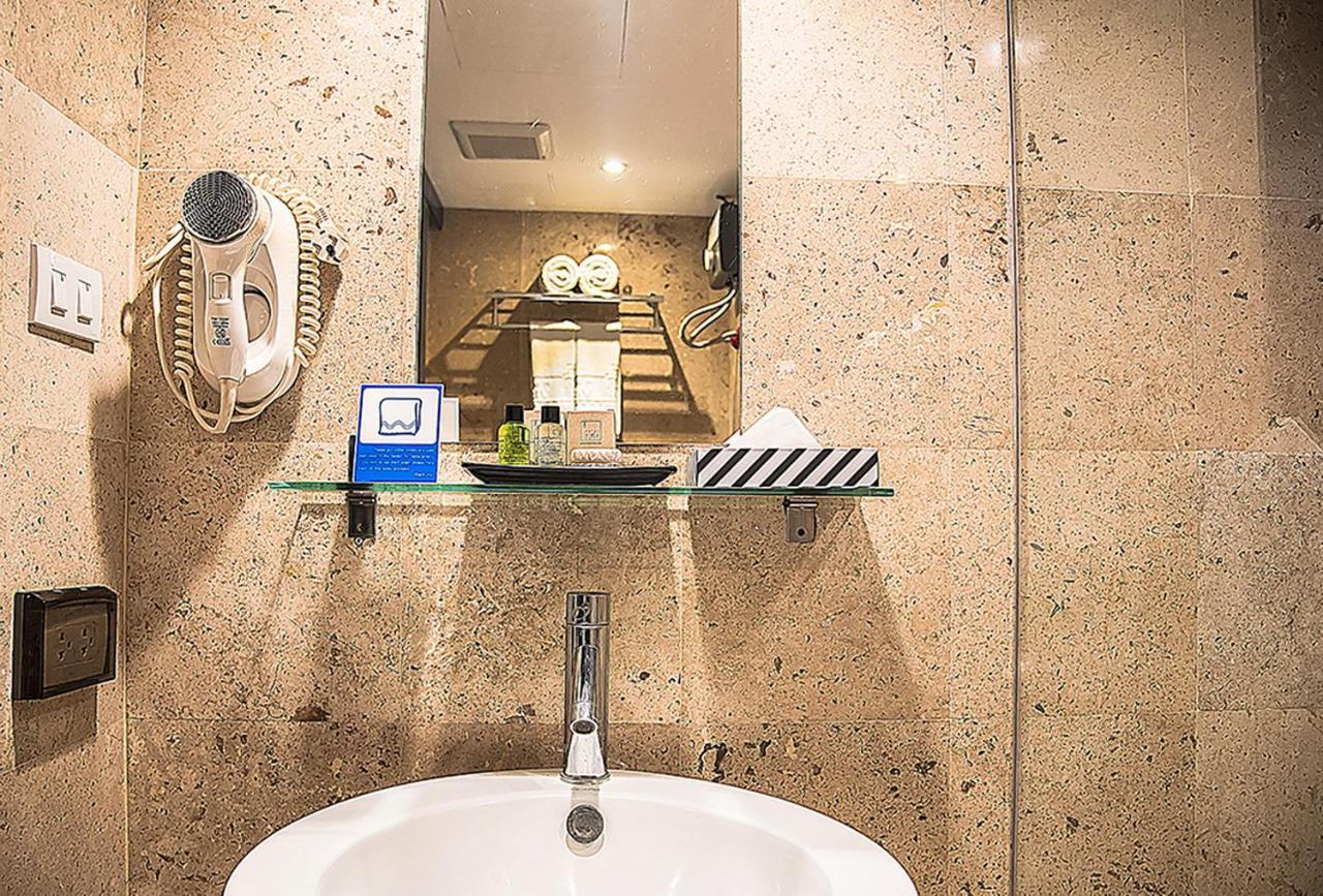 Hotel Vista Express Бангкок Экстерьер фото